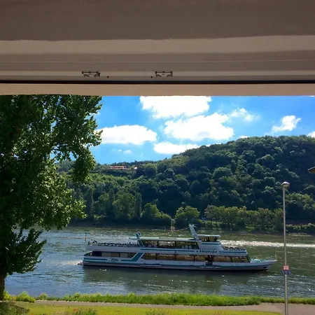 Haus Am Ufer Mit Rheinpanoramablick Apartment Koblenz  Exterior photo